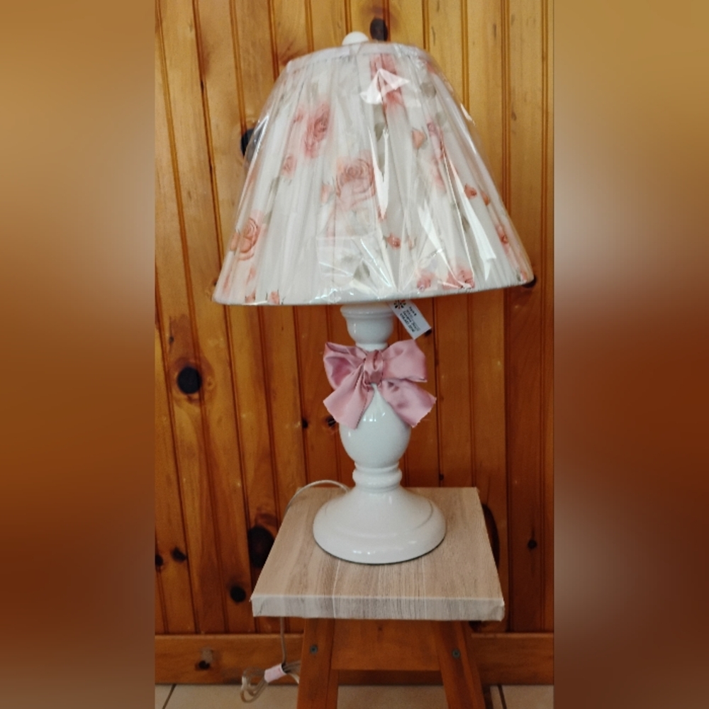 Floral Table Lamp with Pink Accents